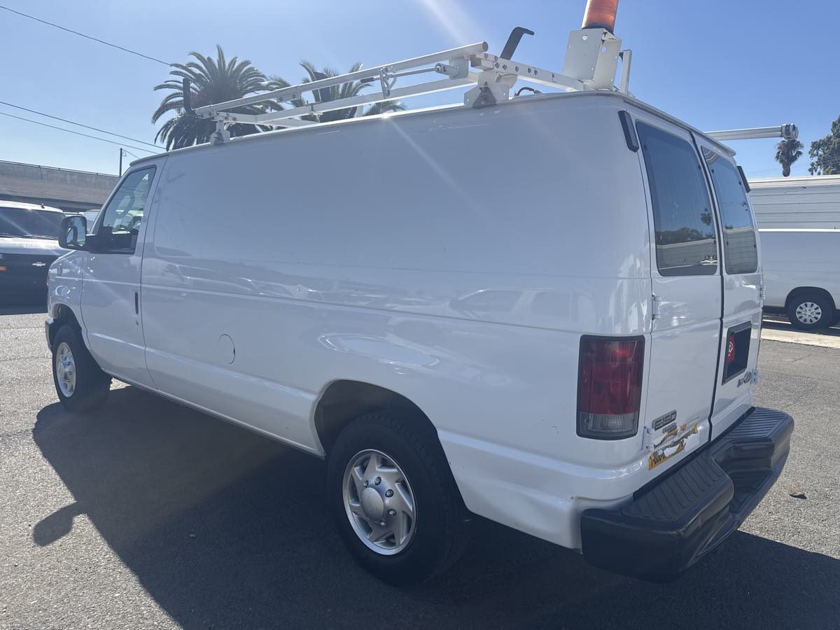2013 Ford E-150 photo 3