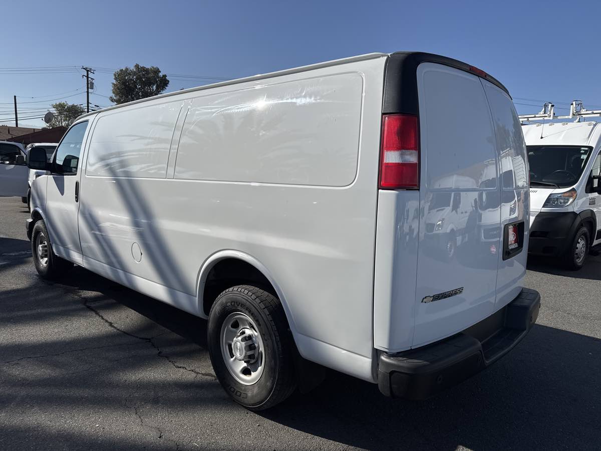 2019 Chevrolet Express Cargo Van photo 3