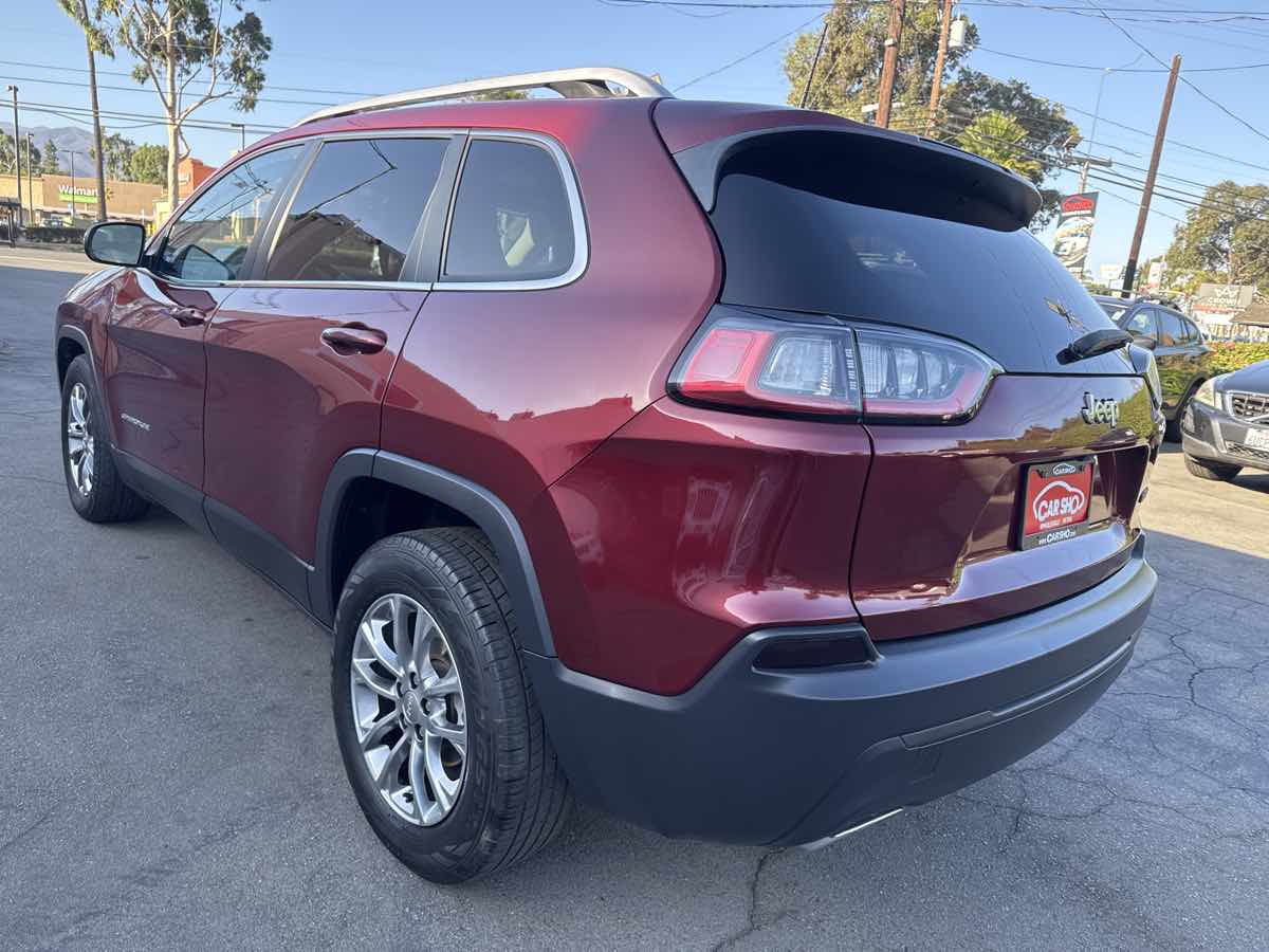 2019 Jeep Cherokee Latitude photo 2