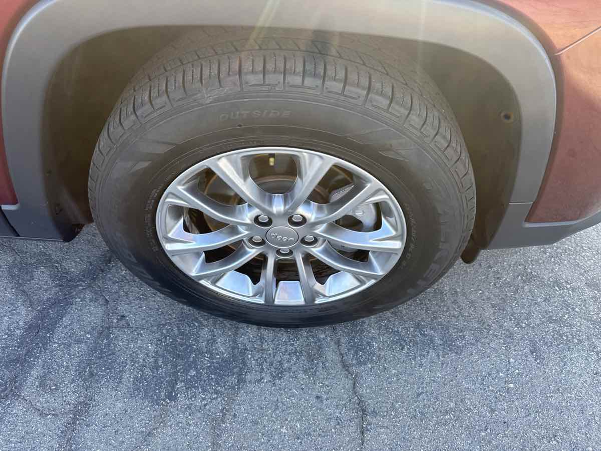 2019 Jeep Cherokee Latitude photo 12
