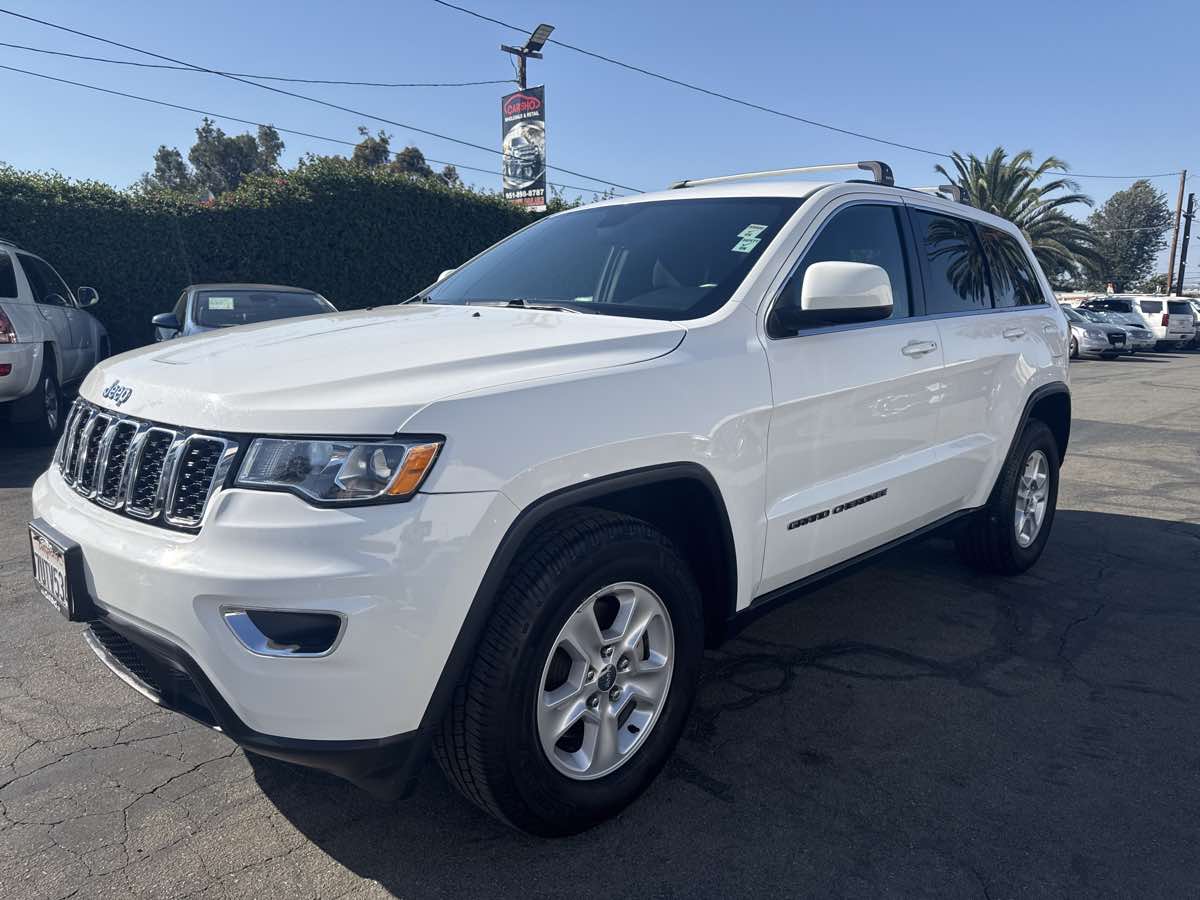 2017 Jeep Grand Cherokee Laredo photo 3