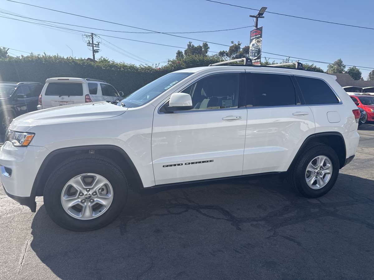 2017 Jeep Grand Cherokee Laredo photo 4