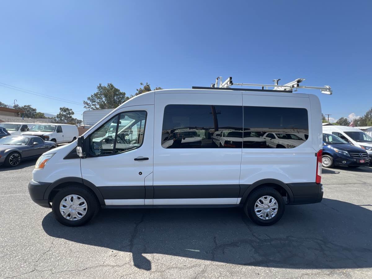 2017 Ford Transit XLT photo 4