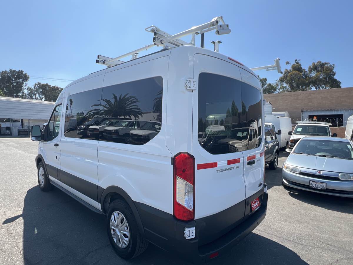 2017 Ford Transit XLT photo 5