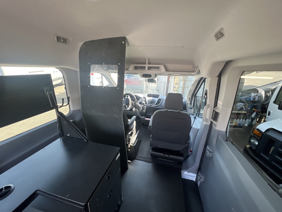 2017 Ford Transit XLT photo 9