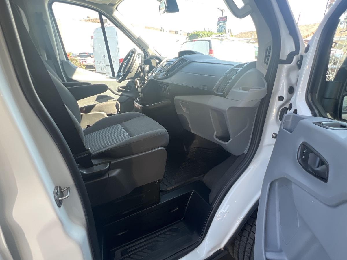 2017 Ford Transit XLT photo 12