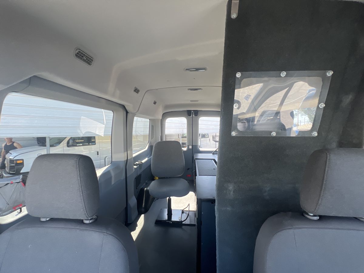 2017 Ford Transit XLT photo 17
