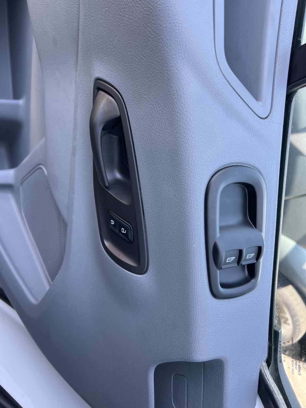 2017 Ford Transit XLT photo 18