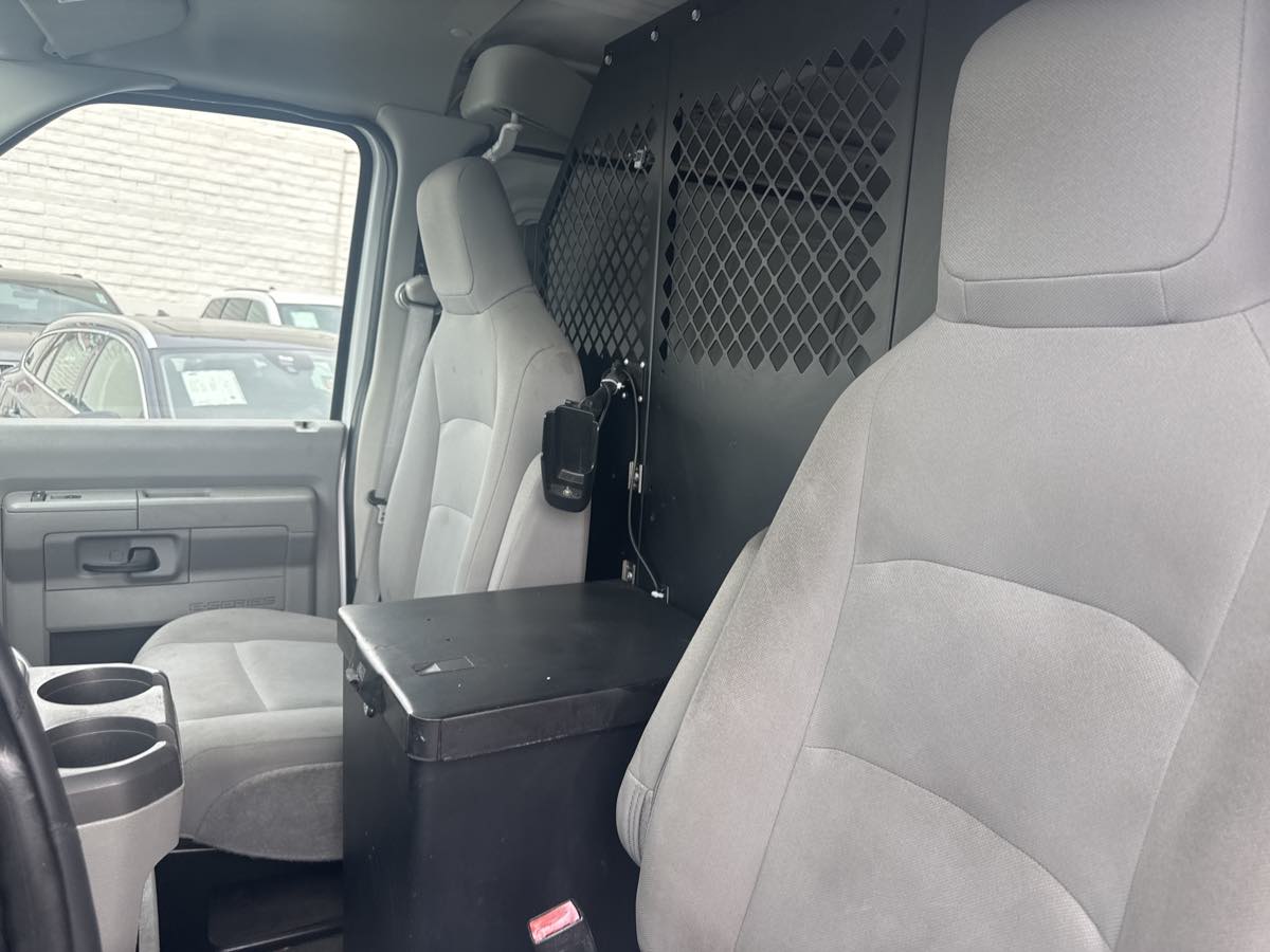 2013 Ford E-150 photo 8