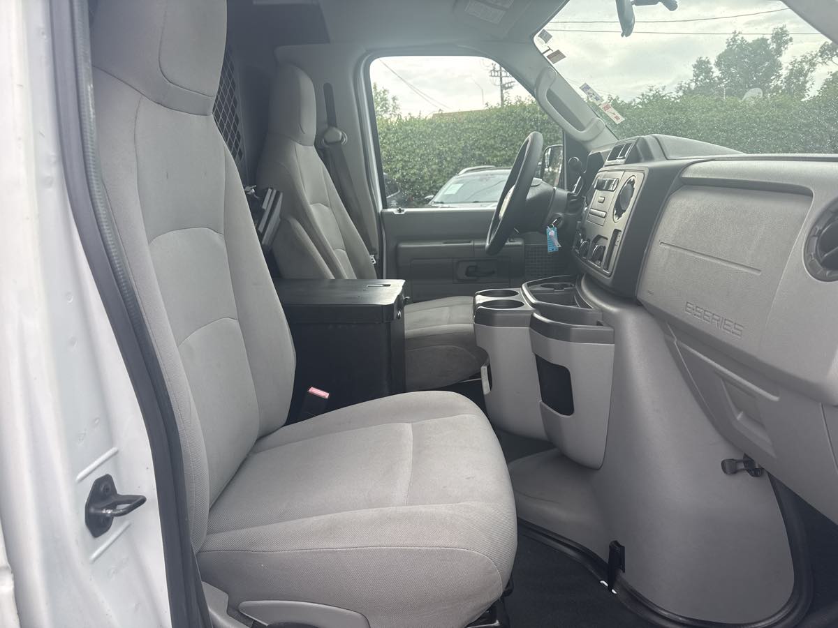 2013 Ford E-150 photo 11