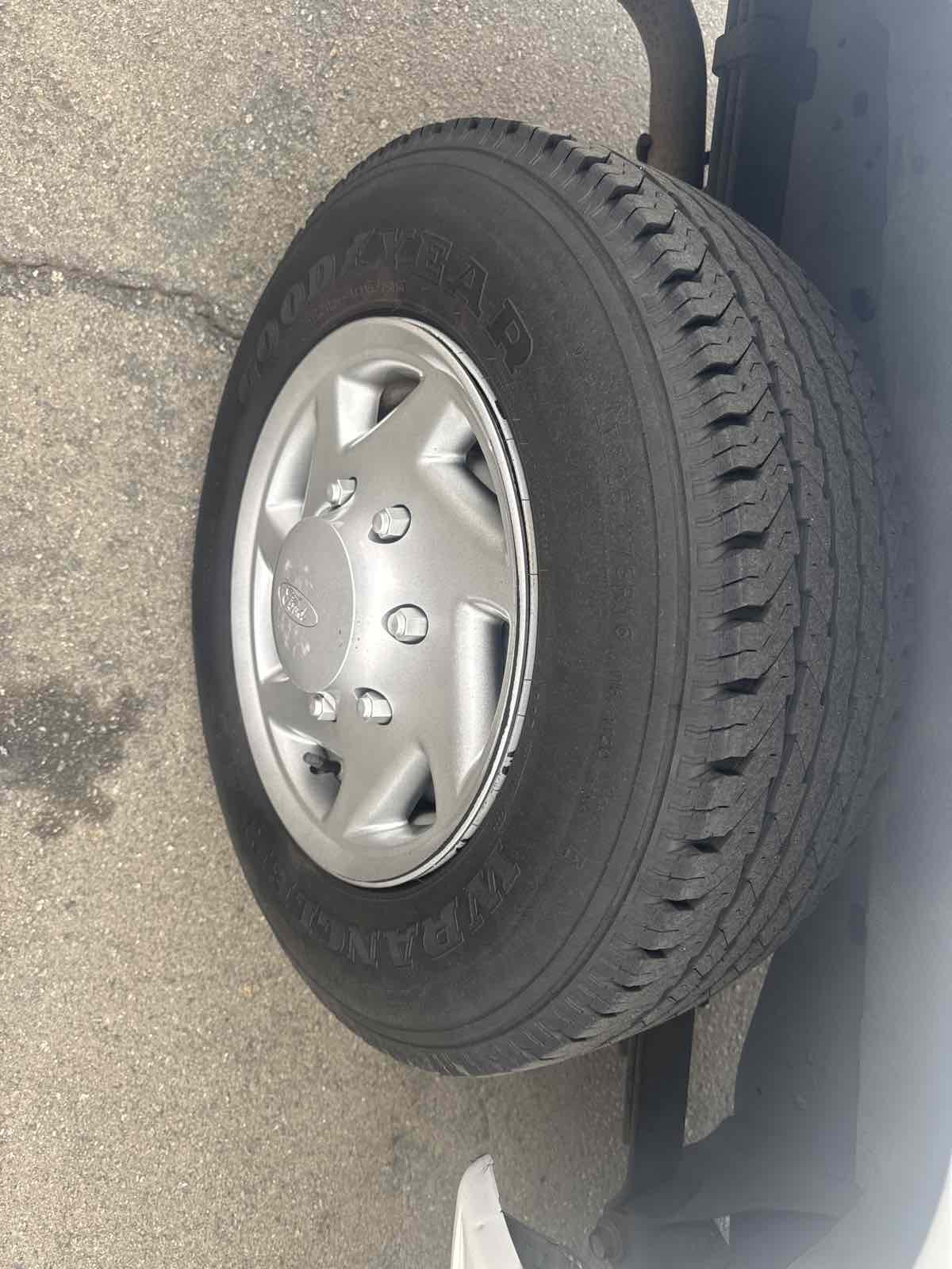 2013 Ford E-150 photo 13