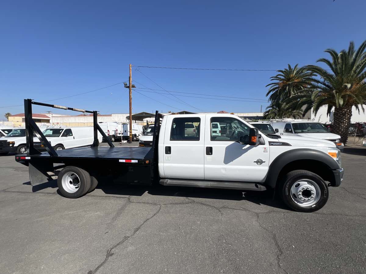 2014 Ford F-550 - Photo 3