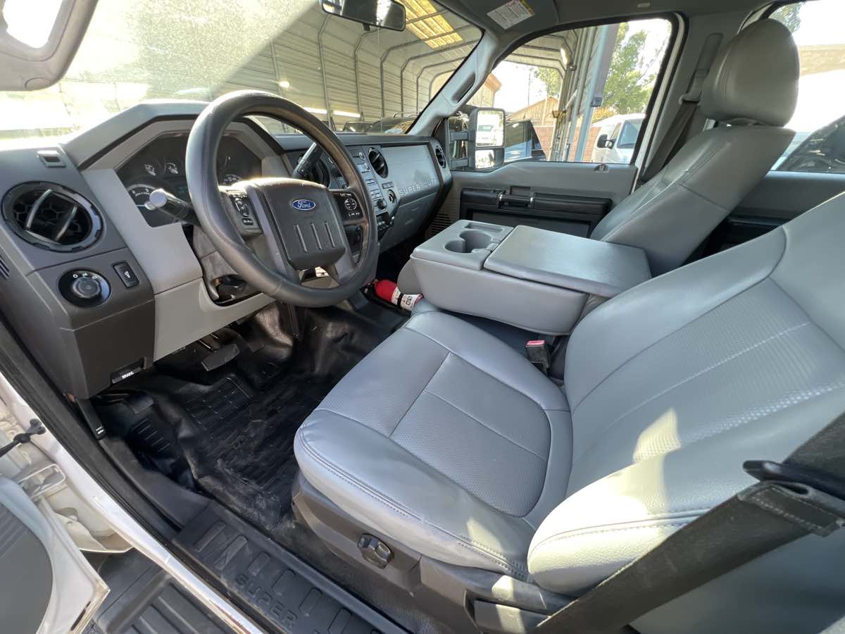 2014 Ford F-550 - Photo 11