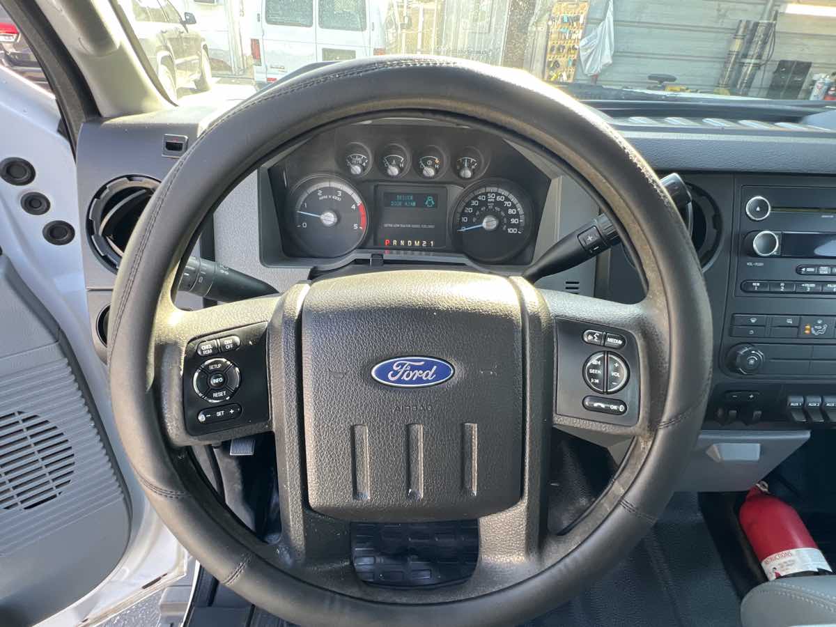 2014 Ford F-550 - Photo 13