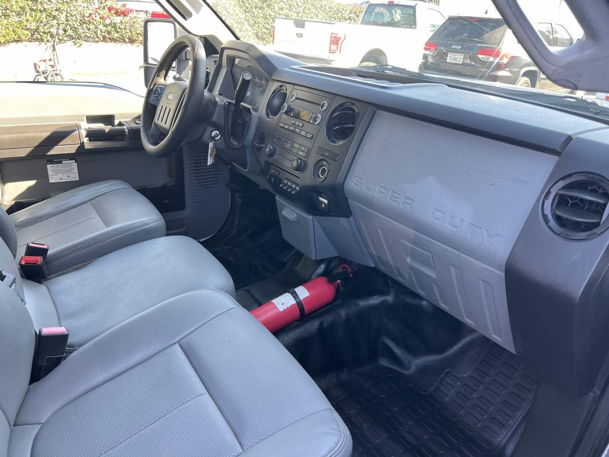 2014 Ford F-550 - Photo 16