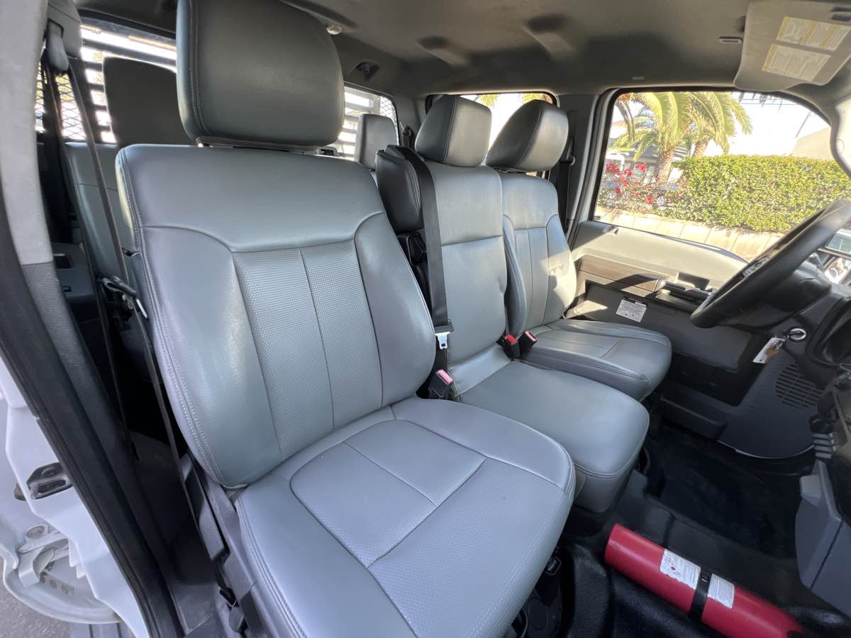 2014 Ford F-550 - Photo 17