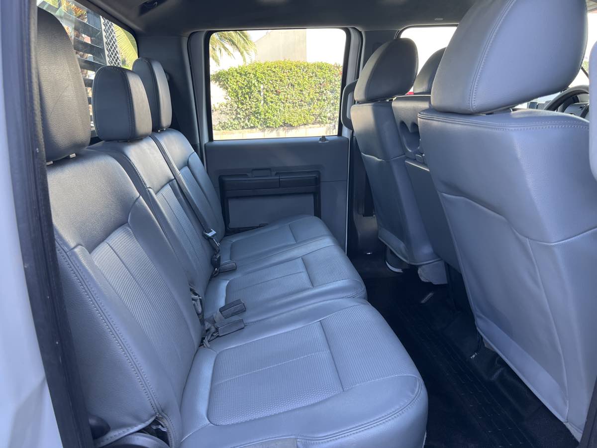 2014 Ford F-550 - Photo 18