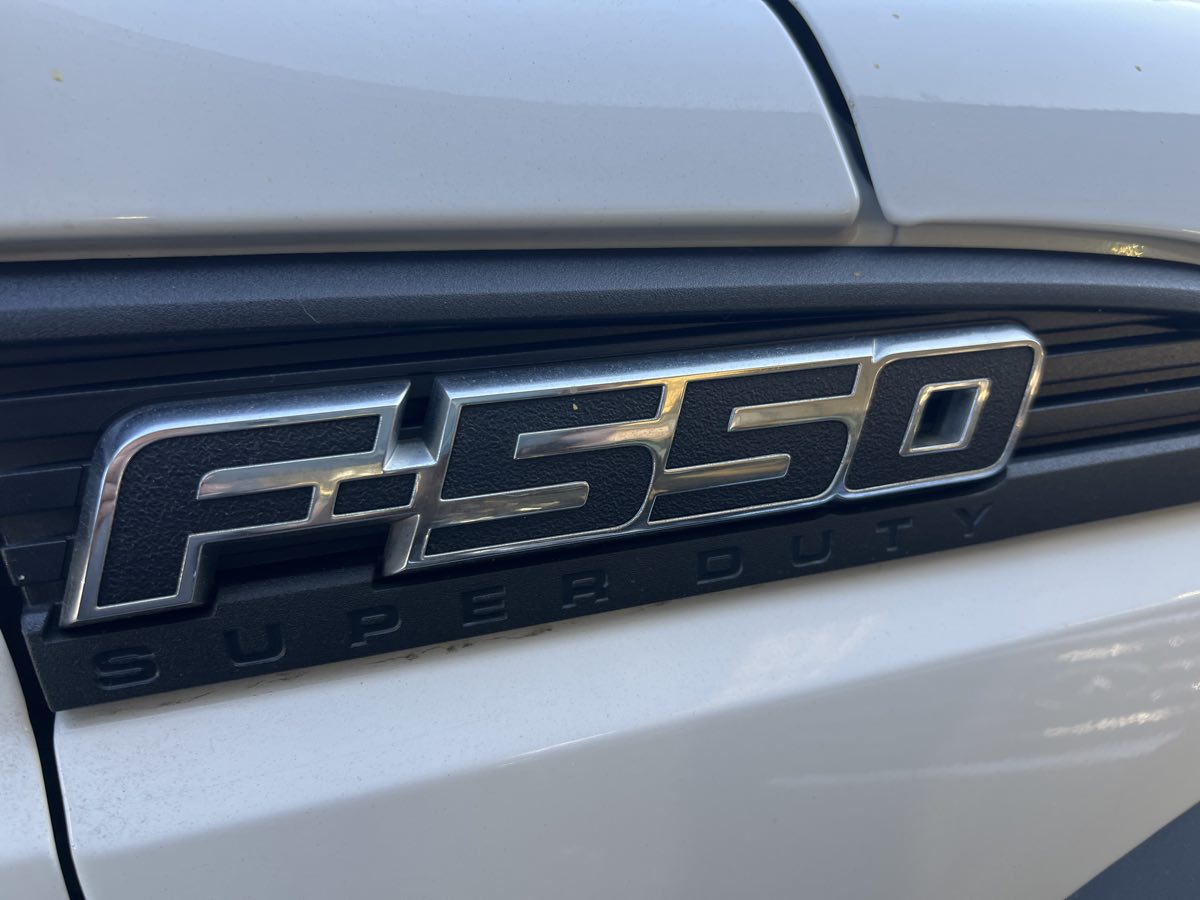 2014 Ford F-550 - Photo 19