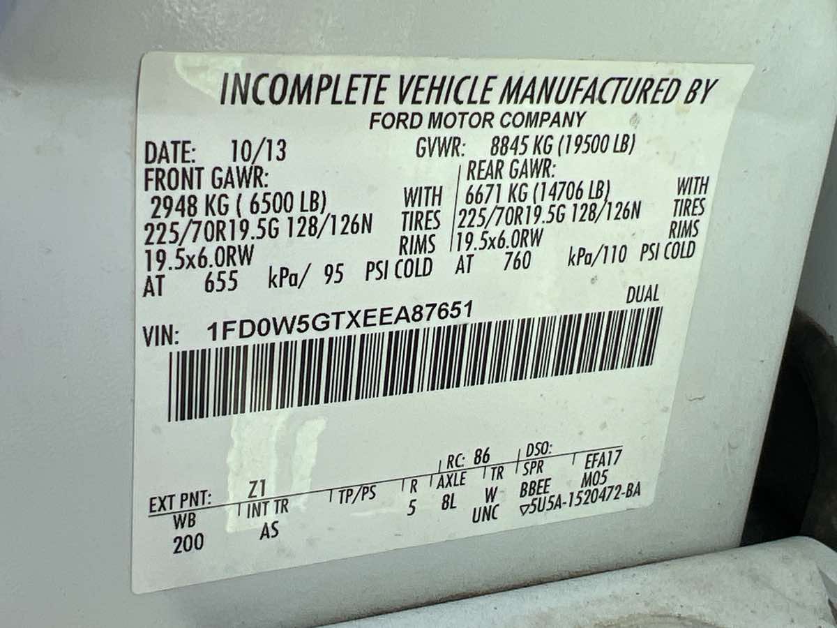 2014 Ford F-550 - Photo 21