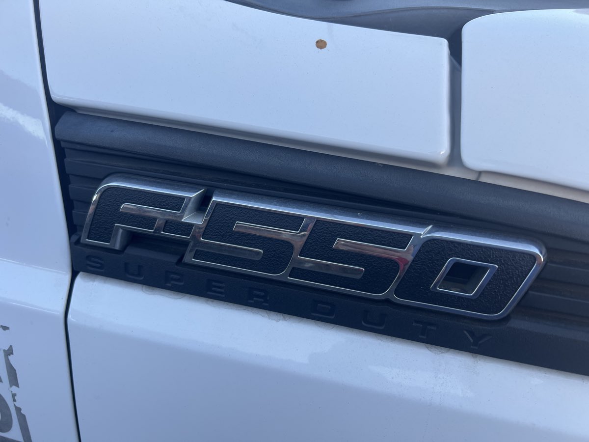 2014 Ford F-550 - Photo 26