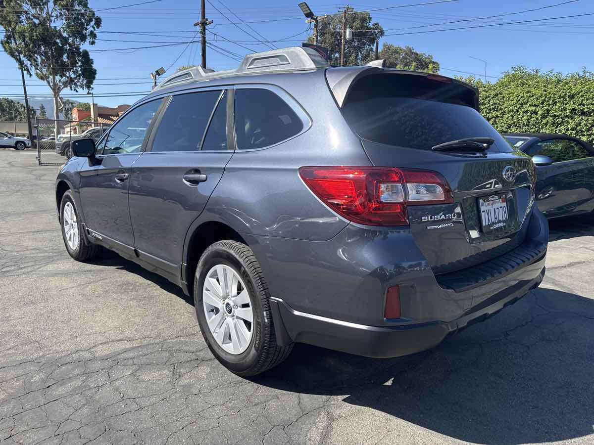 2017 Subaru Outback Premium photo 5