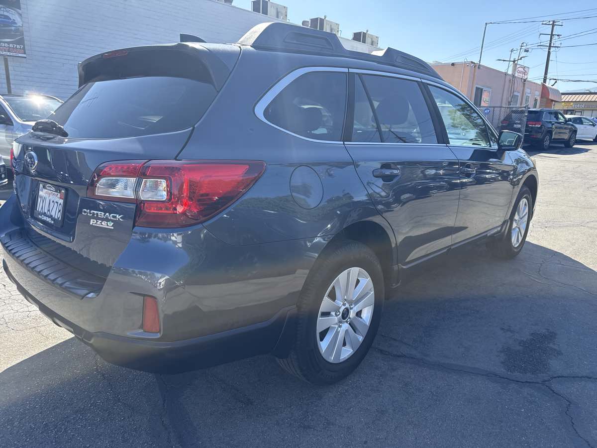 2017 Subaru Outback Premium photo 7