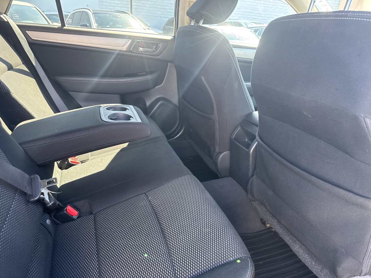 2017 Subaru Outback Premium photo 9