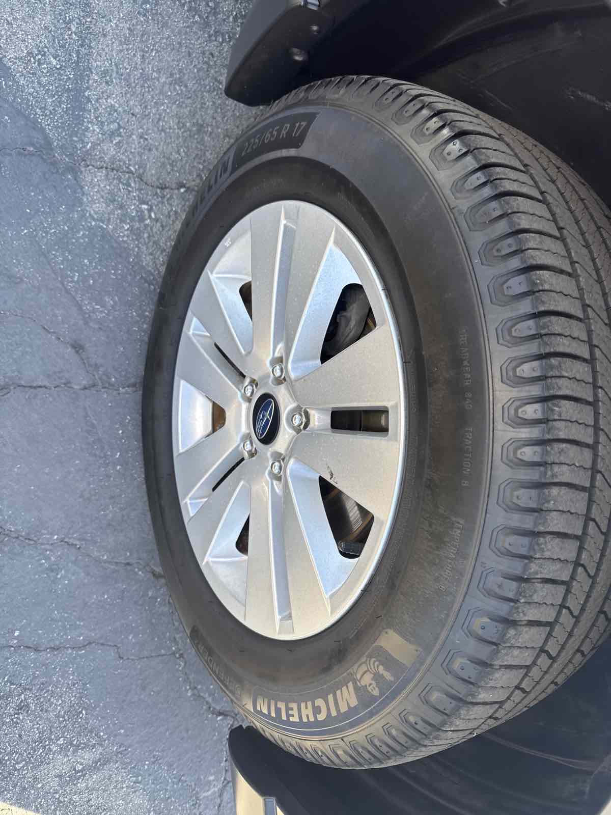 2017 Subaru Outback Premium photo 12