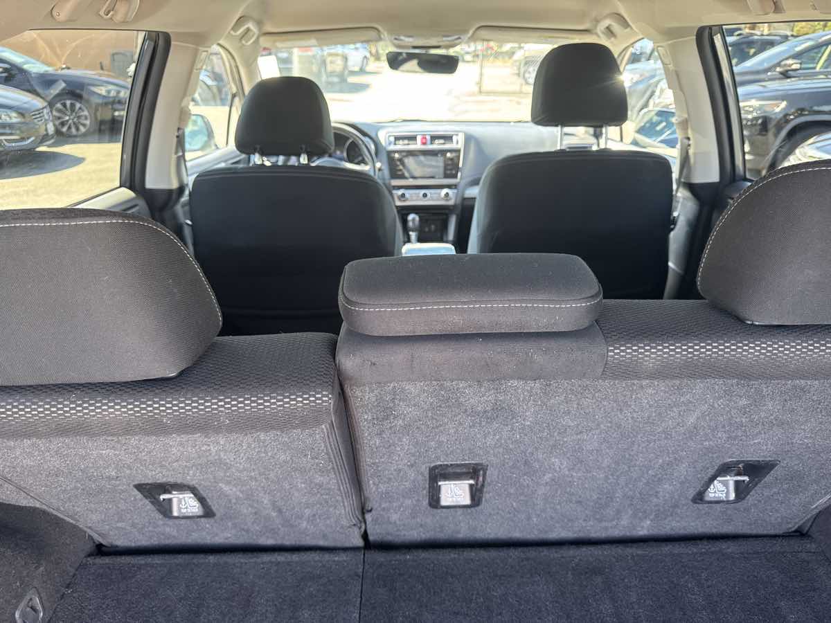 2017 Subaru Outback Premium photo 13