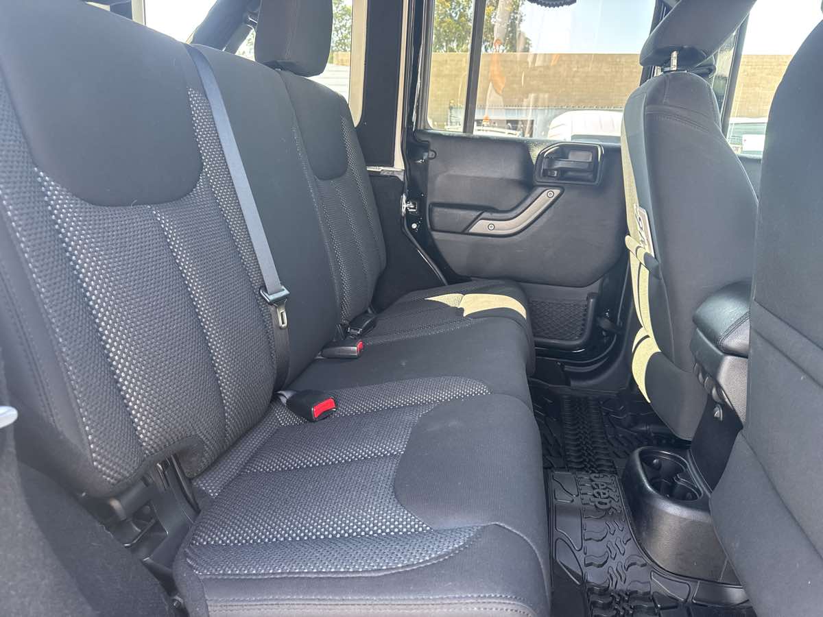 2016 Jeep Wrangler Unlimited Black Bear photo 8