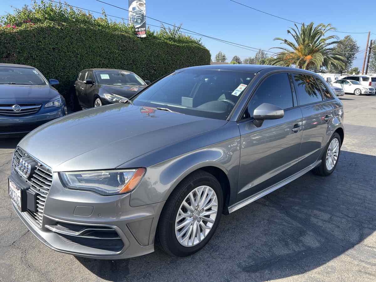 2016 Audi A3 E-tron Premium photo 2