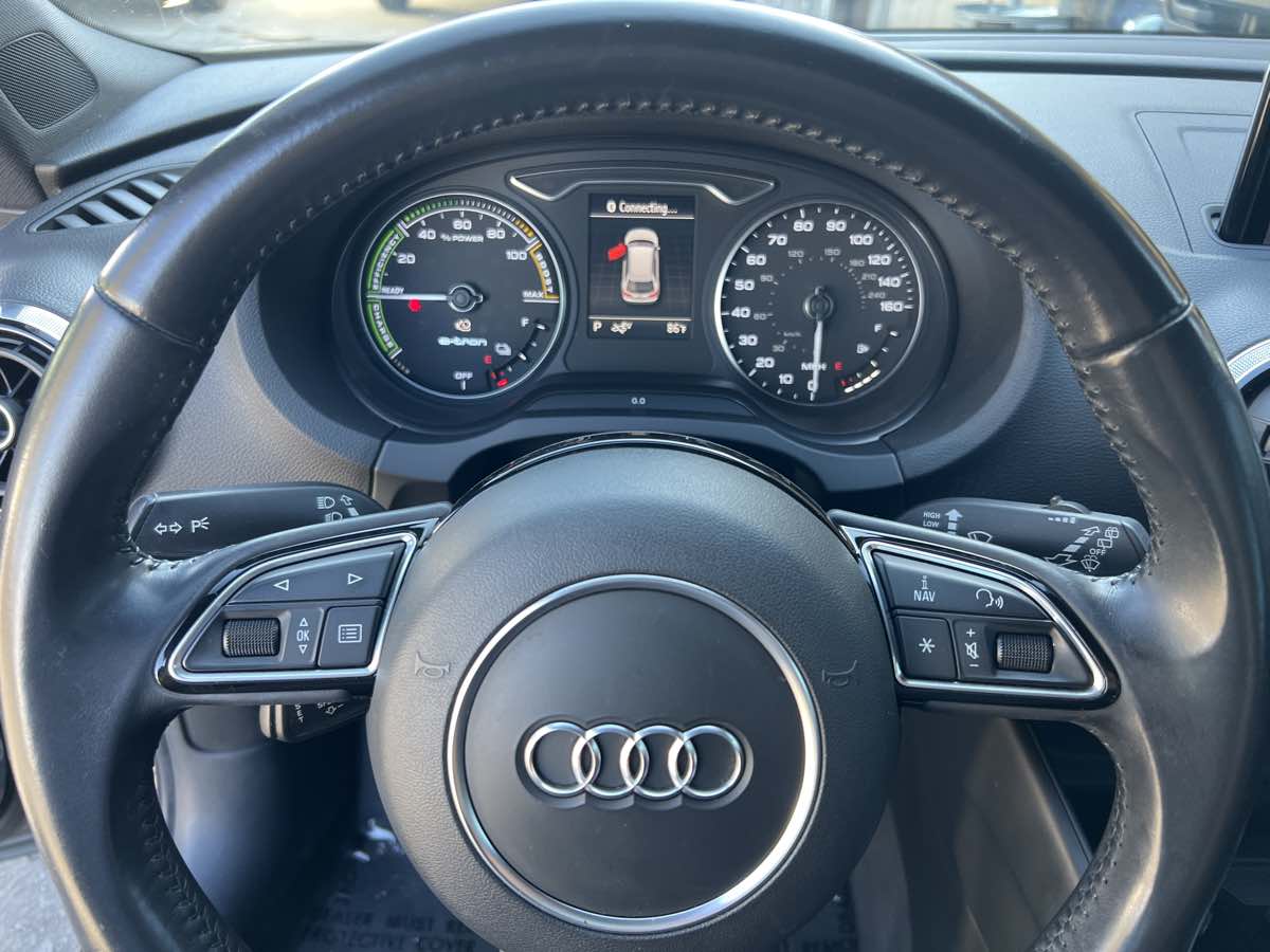 2016 Audi A3 E-tron Premium photo 12