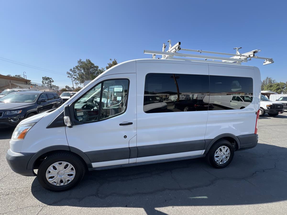 2017 Ford Transit XLT photo 3