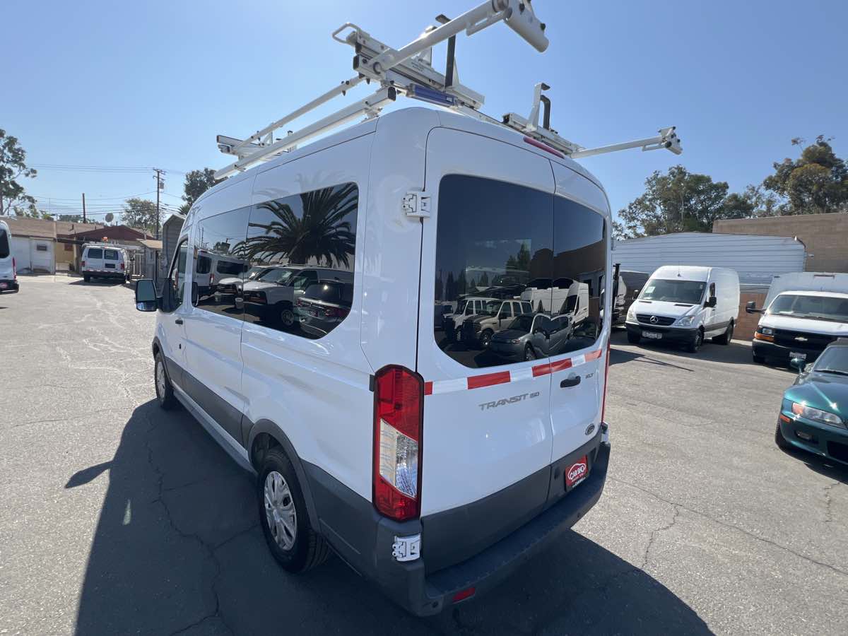 2017 Ford Transit XLT photo 4