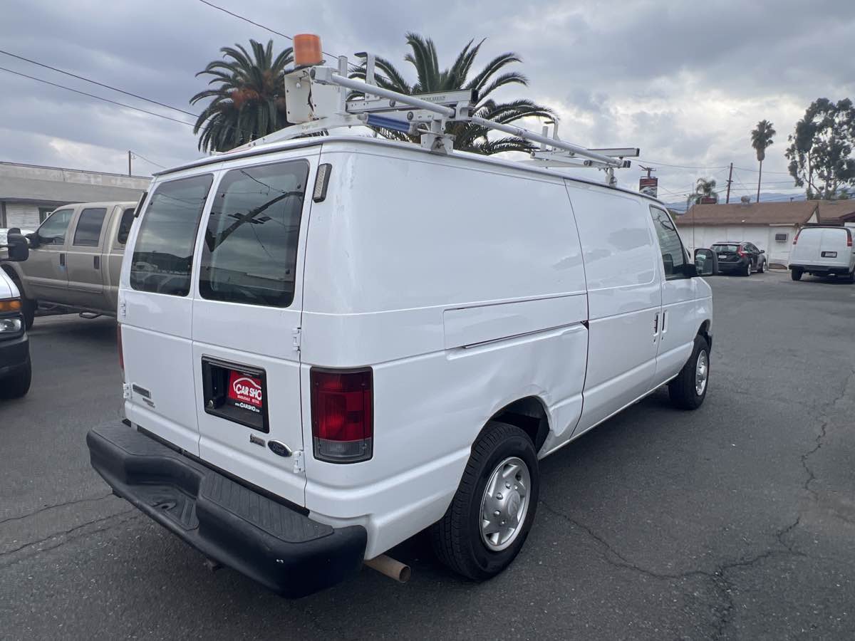 2013 Ford E-150 photo 2