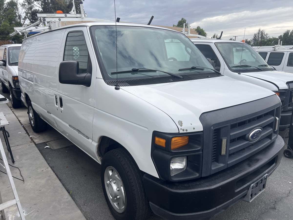 2013 Ford E-150 photo 2