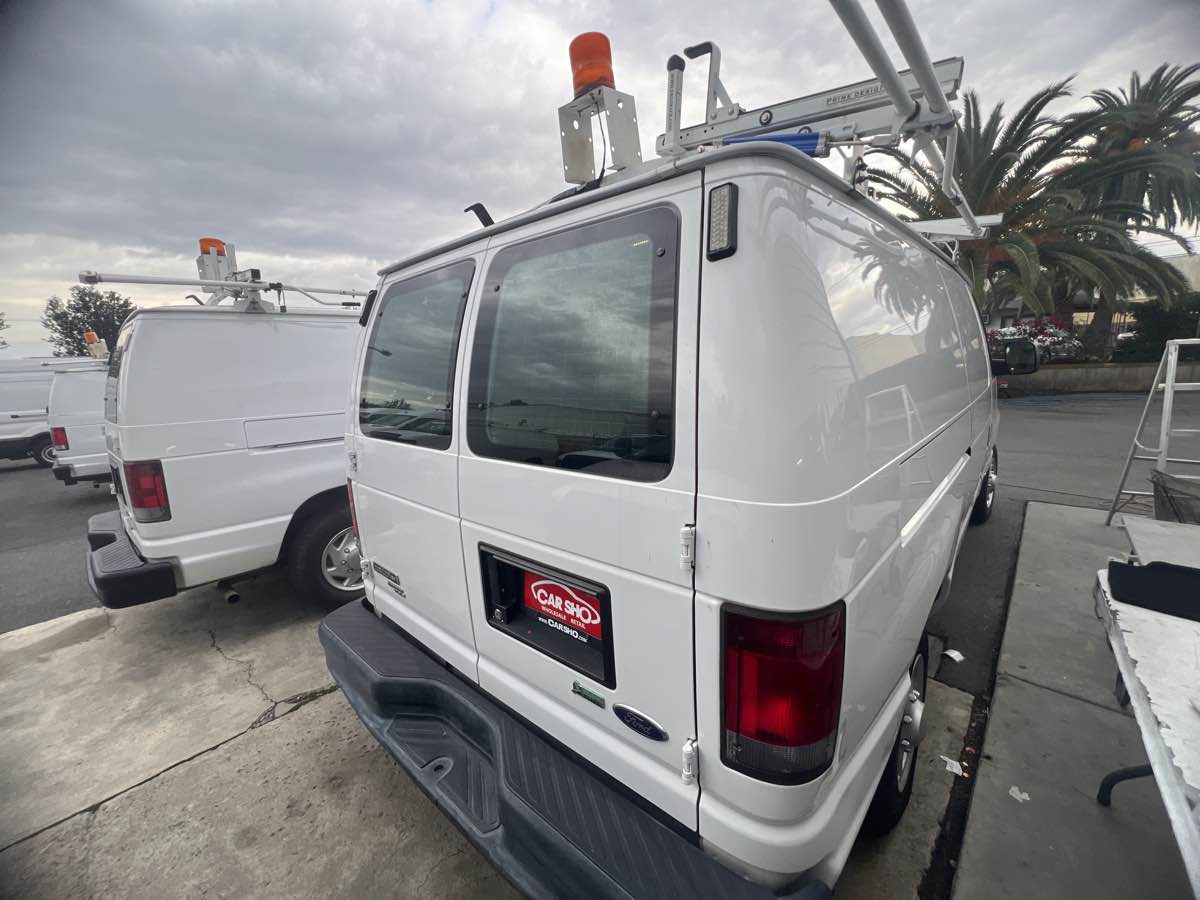 2013 Ford E-150 photo 3