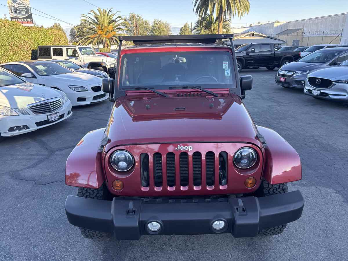 2013 Jeep Wrangler Unlimited Rubicon photo 2