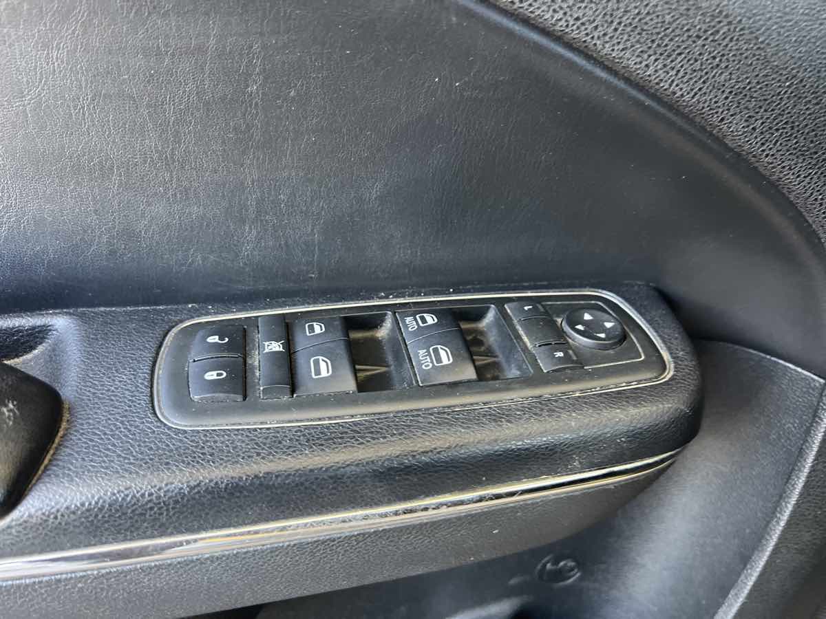 Dodge Charger photo 12