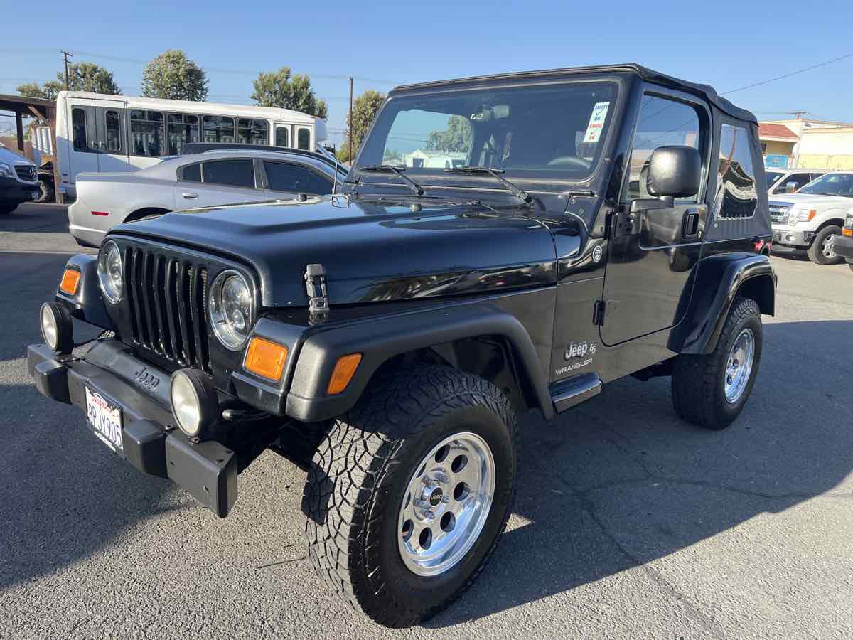 Jeep Wrangler photo 2