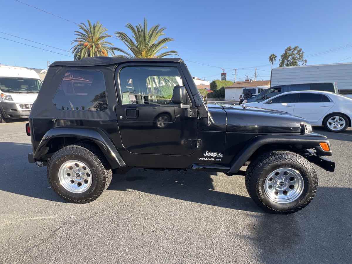 Jeep Wrangler photo 3