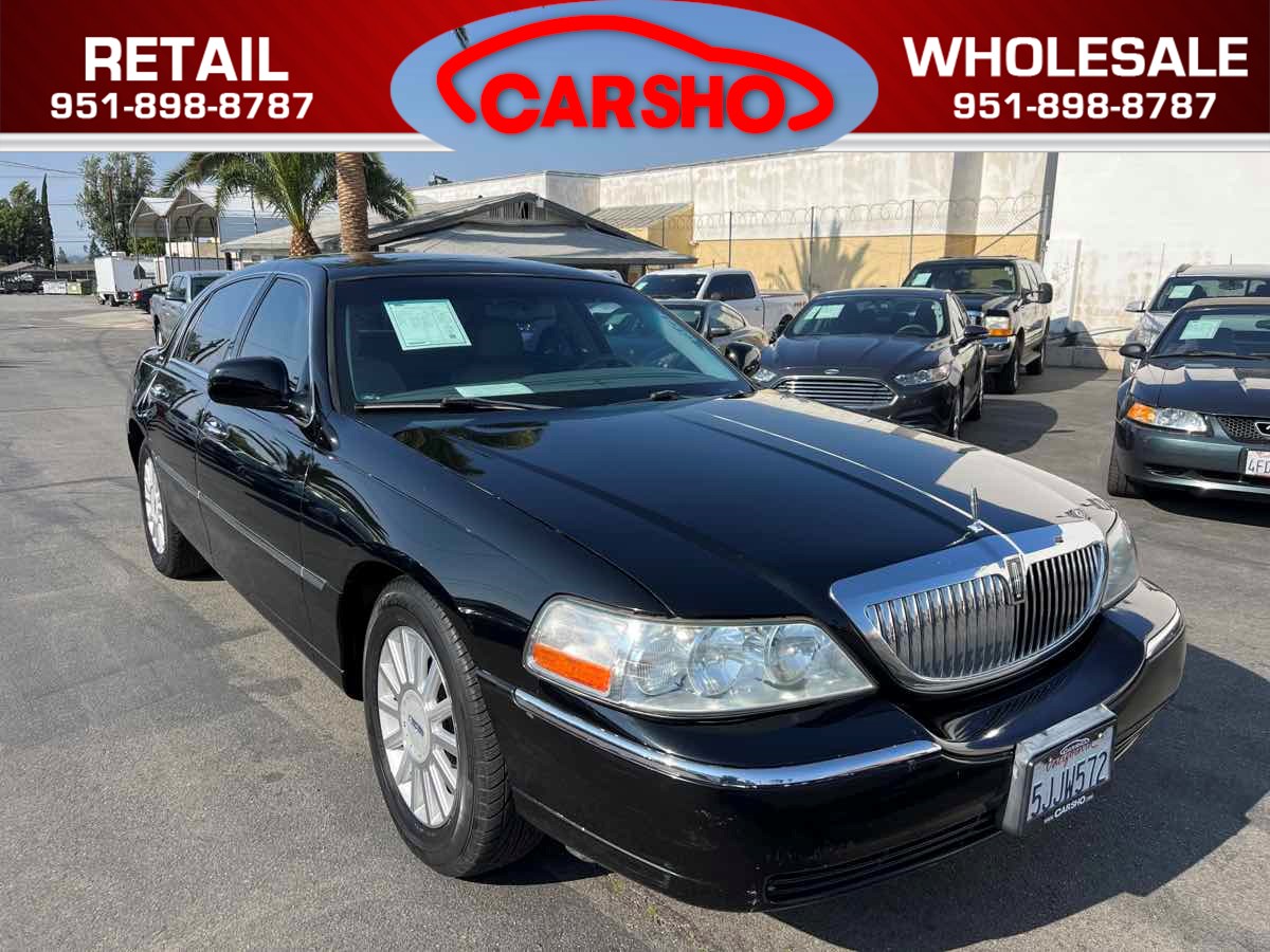 Sold 2004 Lincoln Town Car Signature in Corona