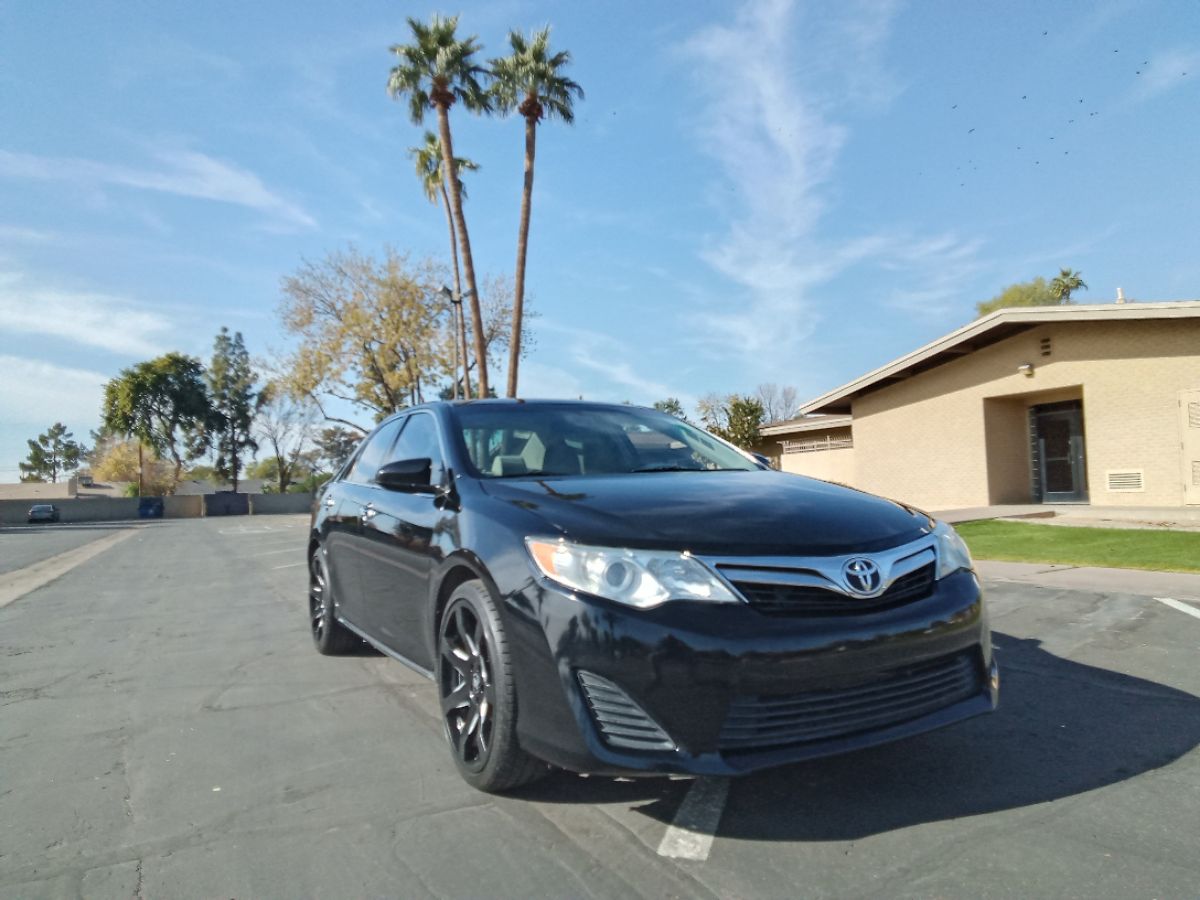 2014 Toyota Camry LE Bluetooth Cool Wheels 35 MPG!