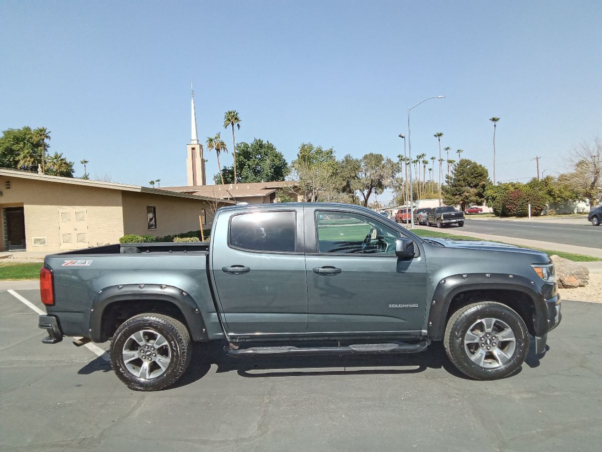 2015 Chevrolet Colorado Z71 photo 2