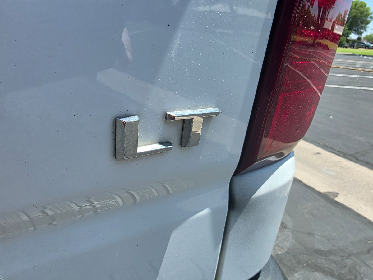 2019 Chevrolet Silverado 1500 LT photo 2
