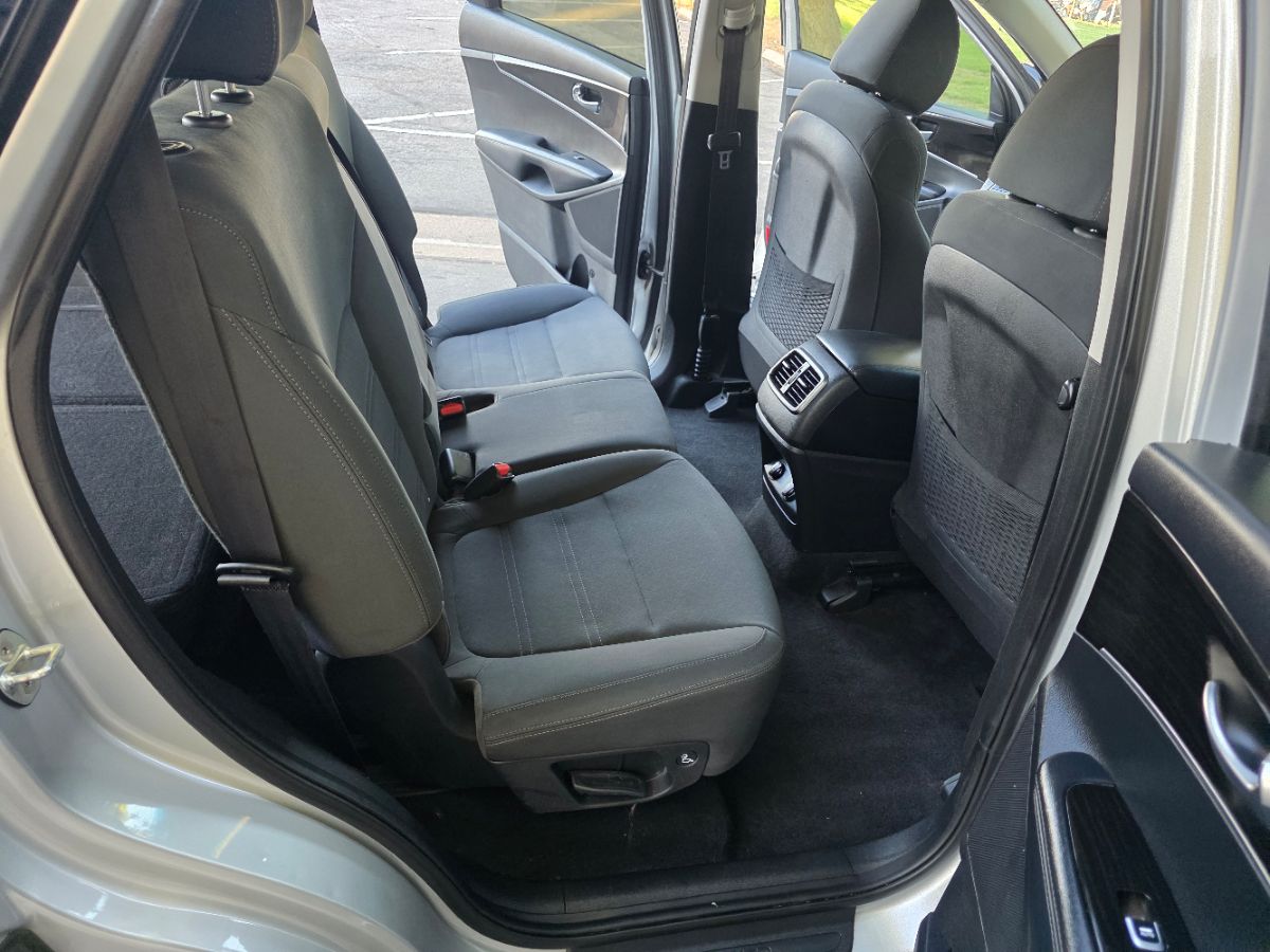 2020 Kia Sorento S V6 photo 19