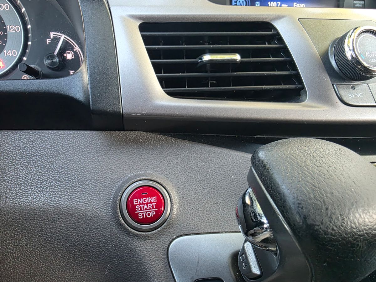 2015 Honda Odyssey EX photo 13