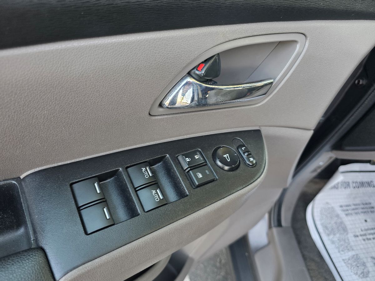 2015 Honda Odyssey EX photo 17