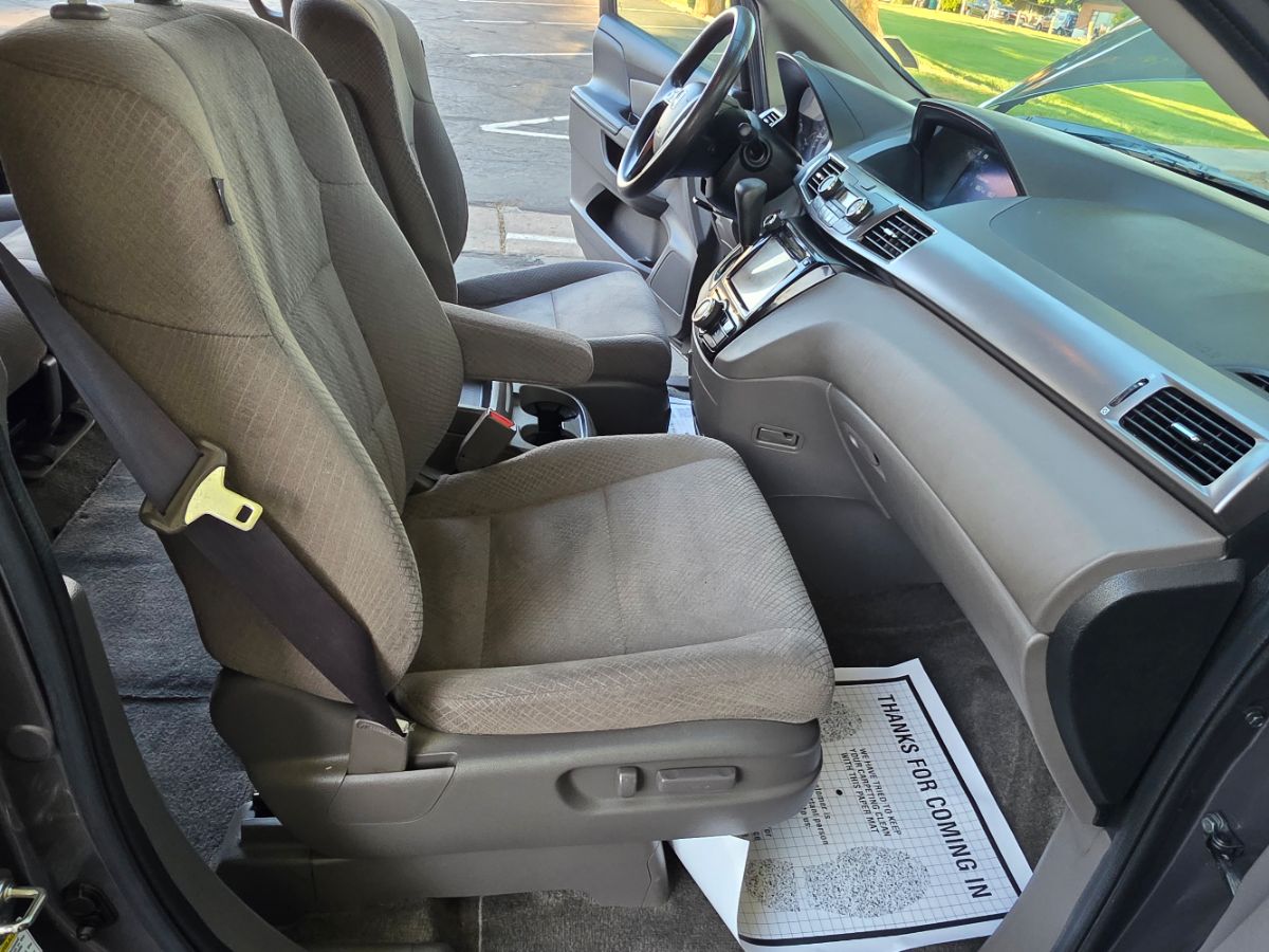 2015 Honda Odyssey EX photo 22