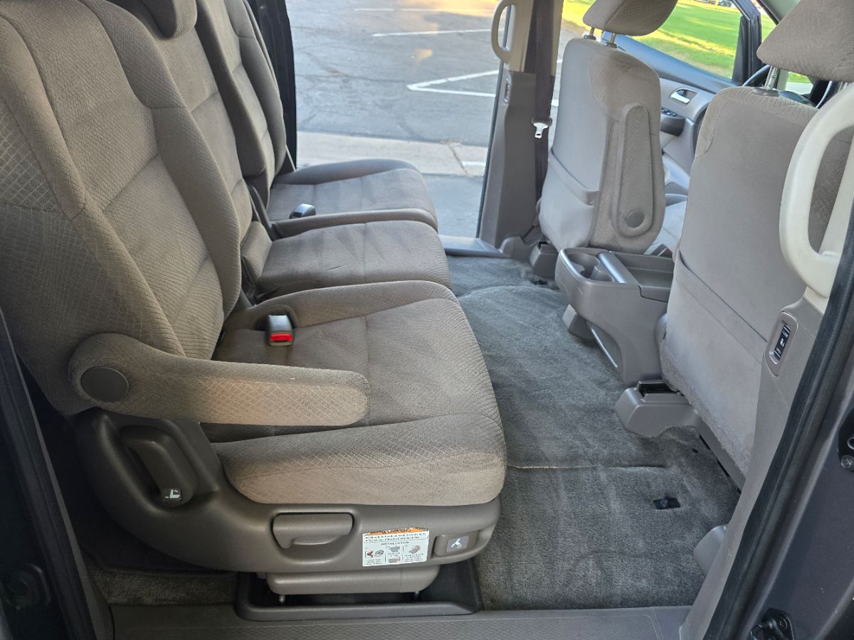 2015 Honda Odyssey EX photo 32